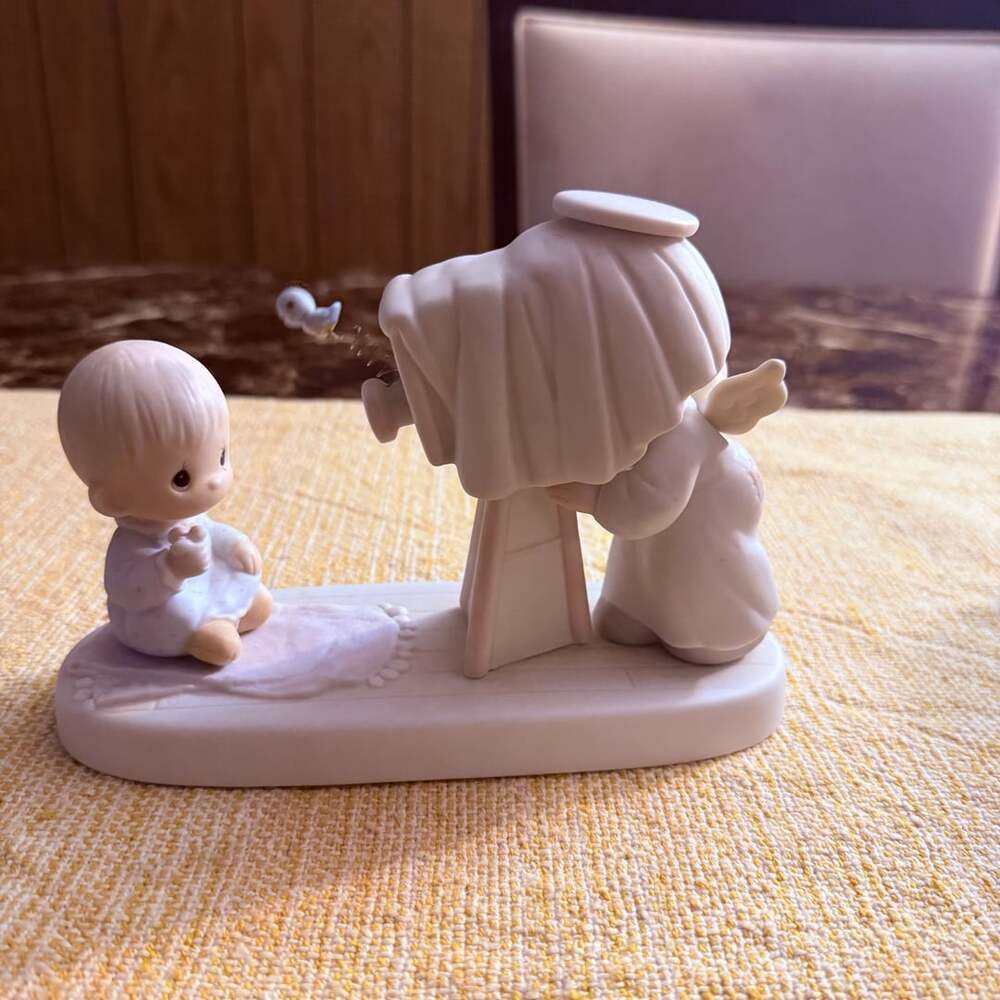 Precious Moments Baby's First Picture Figurine E-2841